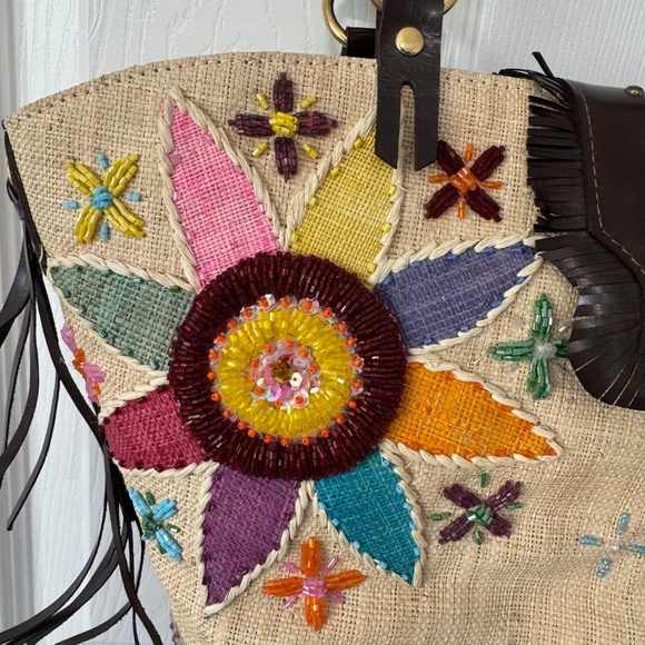 Charm and Luck Straw/Leather Summer Tote/Bag w/Side Fringe/Magnetic Closure - Picture 2 of 16